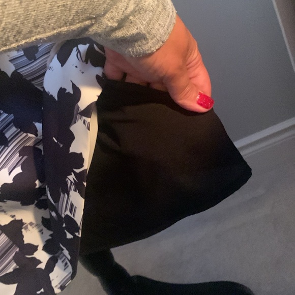 Classy quality A-line dress with full skirt, no size tags but likely a size 6-8. - Picture 6 of 6